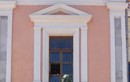 Памятник у музея И.К. Айвазовского в Феодосии