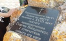 Памятная доска на камне явления вмч. Георгия